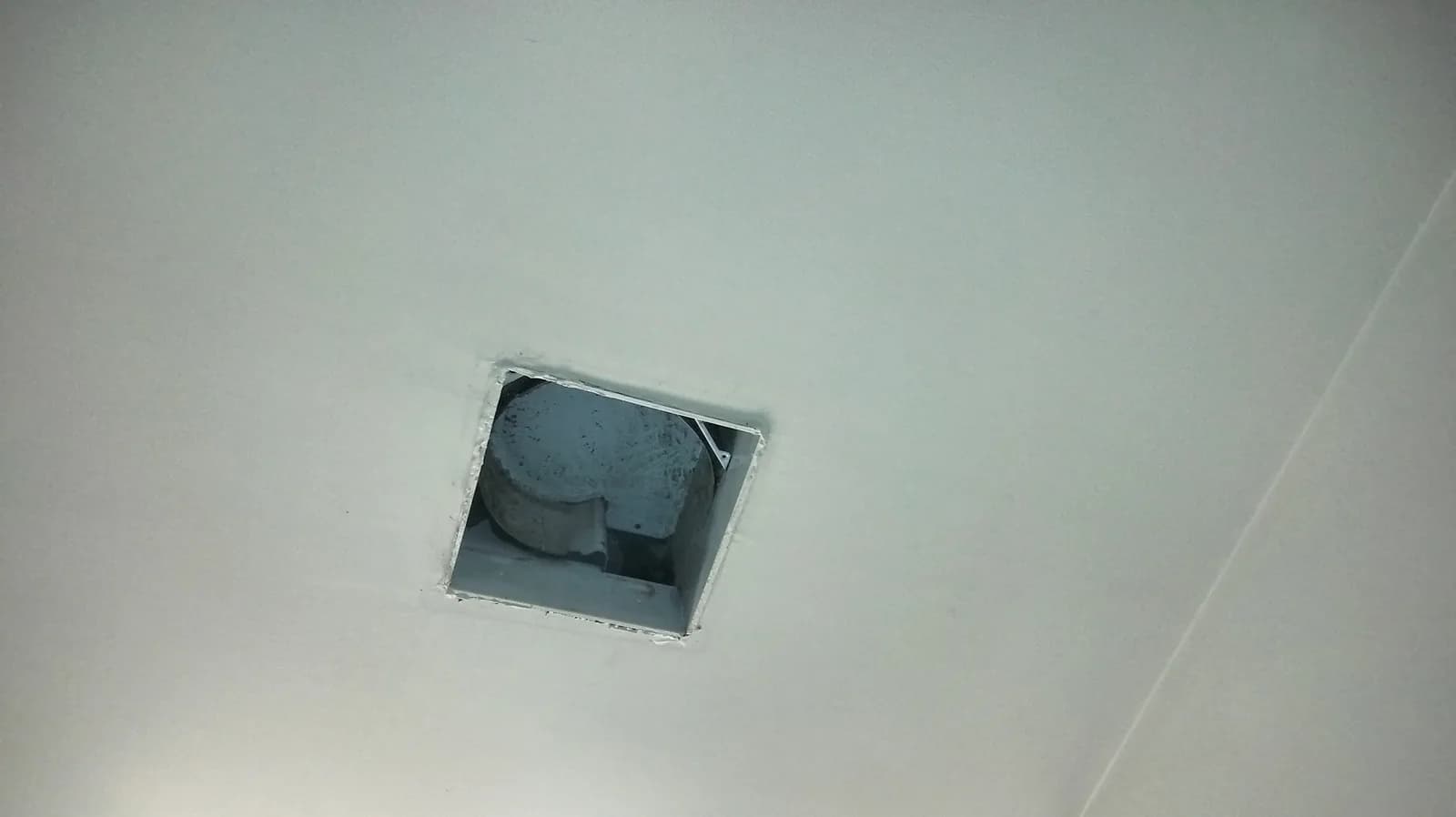Bathroom fan service bathroom fan project in Local bathroom, Burnaby, photo 1